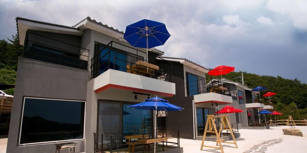 Aria Pension Namhae Exterior photo