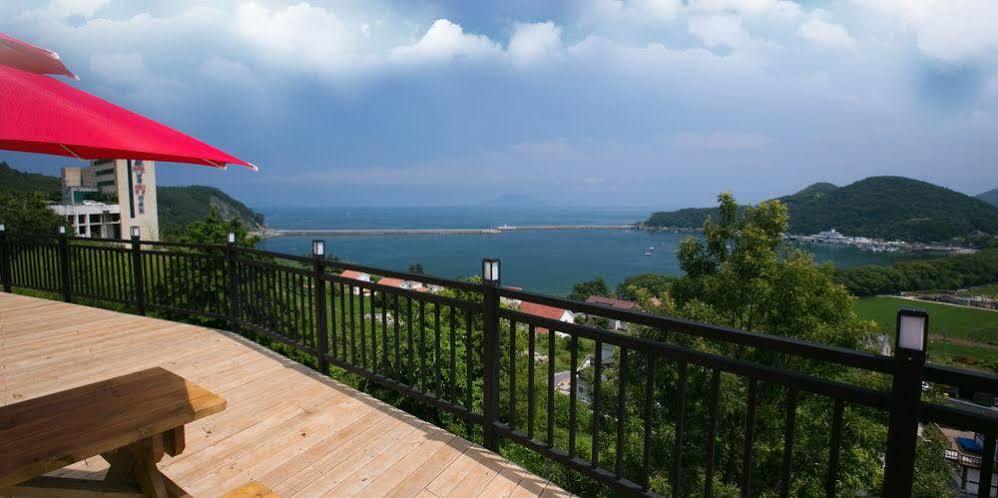 Aria Pension Namhae Exterior photo